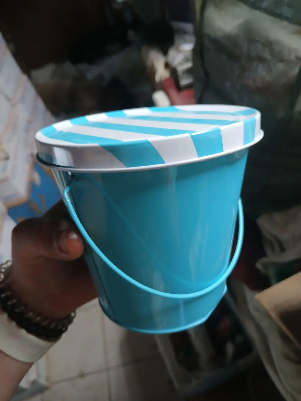 Everyday Living 18 Oz Citronella Bucket Candle Light Blue And White